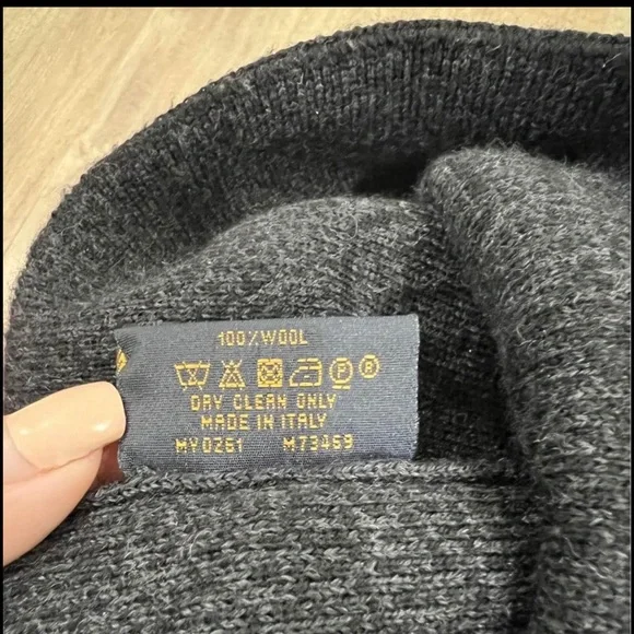 Authentic Louis Vuitton hat - Picture 2 of 5
